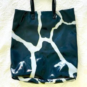 New authentic Roberto Cavalli handbag. Open top with a magnetic clip. Unisex.